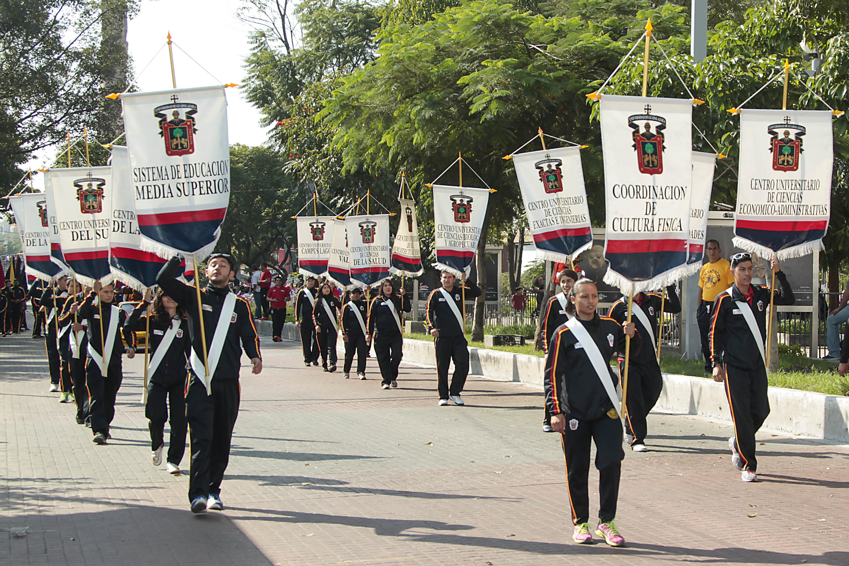 U de G presente en el Desfile cívico Militar del 20 de Noviembre