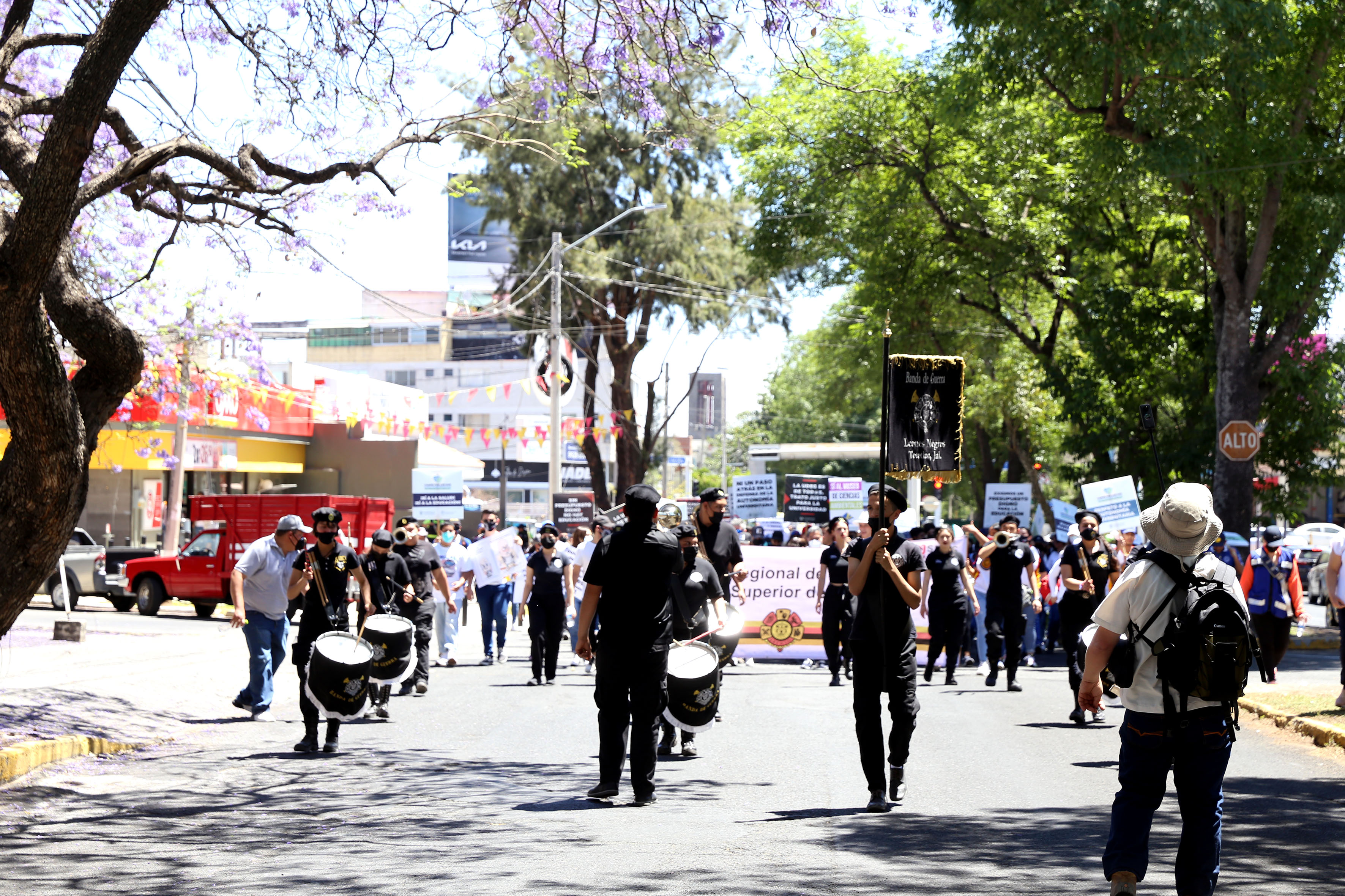 Preparatoria Regional de Educación Media Superior de Ocotlán marcha con  banda de guerra por la autonomía universitaria | Coordinación General de  Comunicación Social