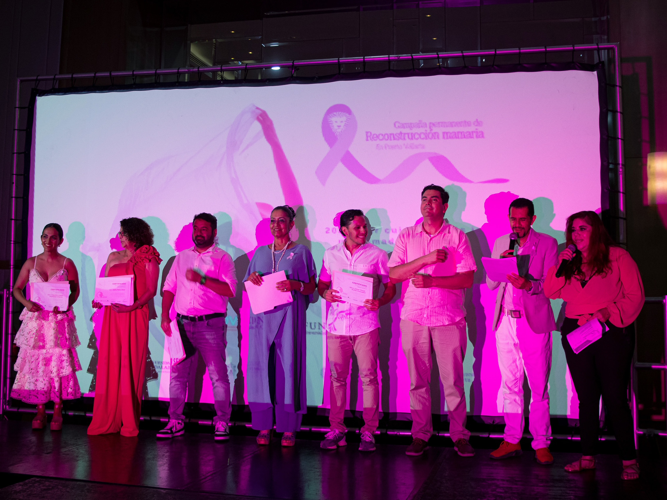 Transforman vida de 17 mujeres sobrevivientes de cáncer de mama 