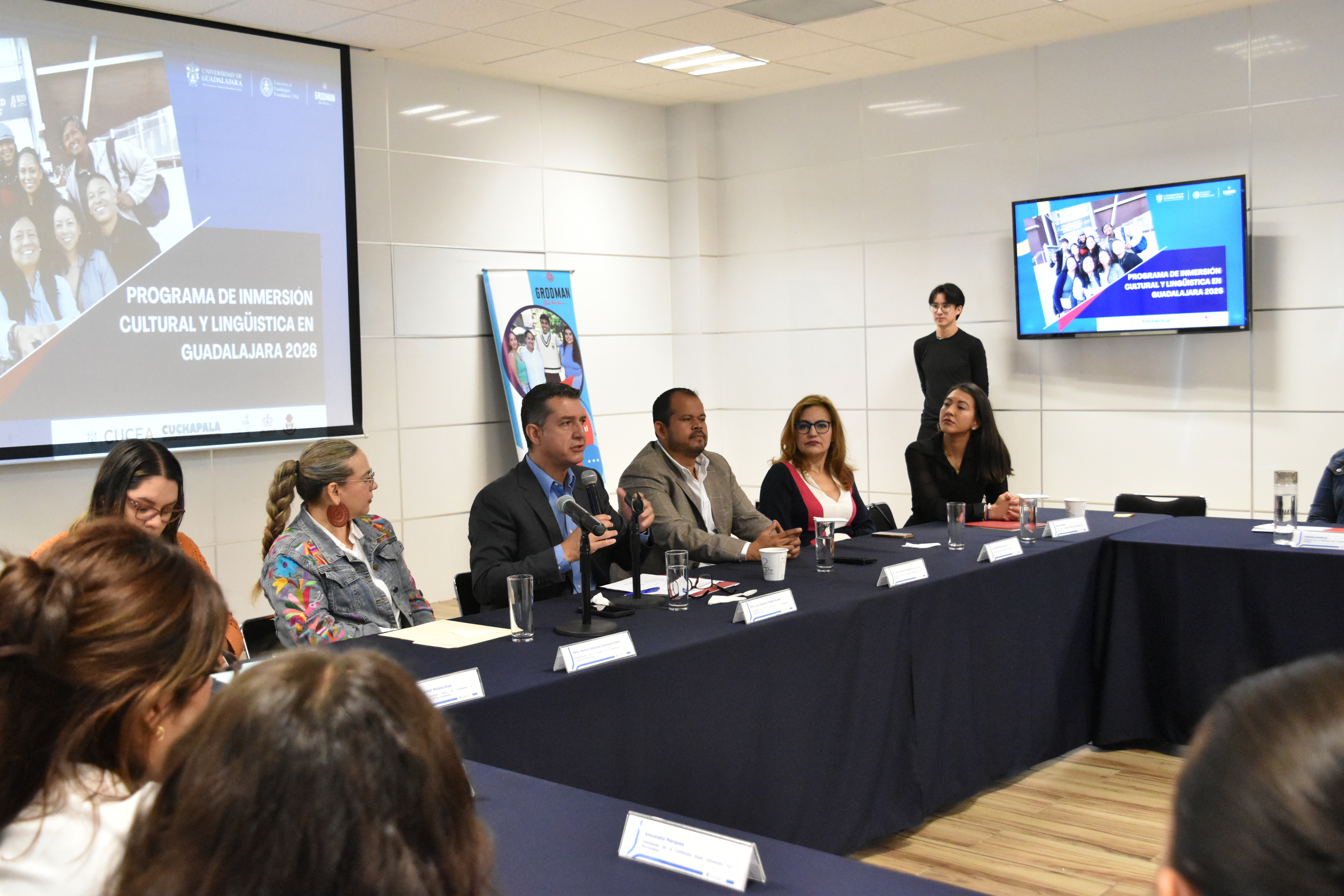Estudiantes y profesores de Los Ángeles participan en programa de inmersión lingüística y cultural