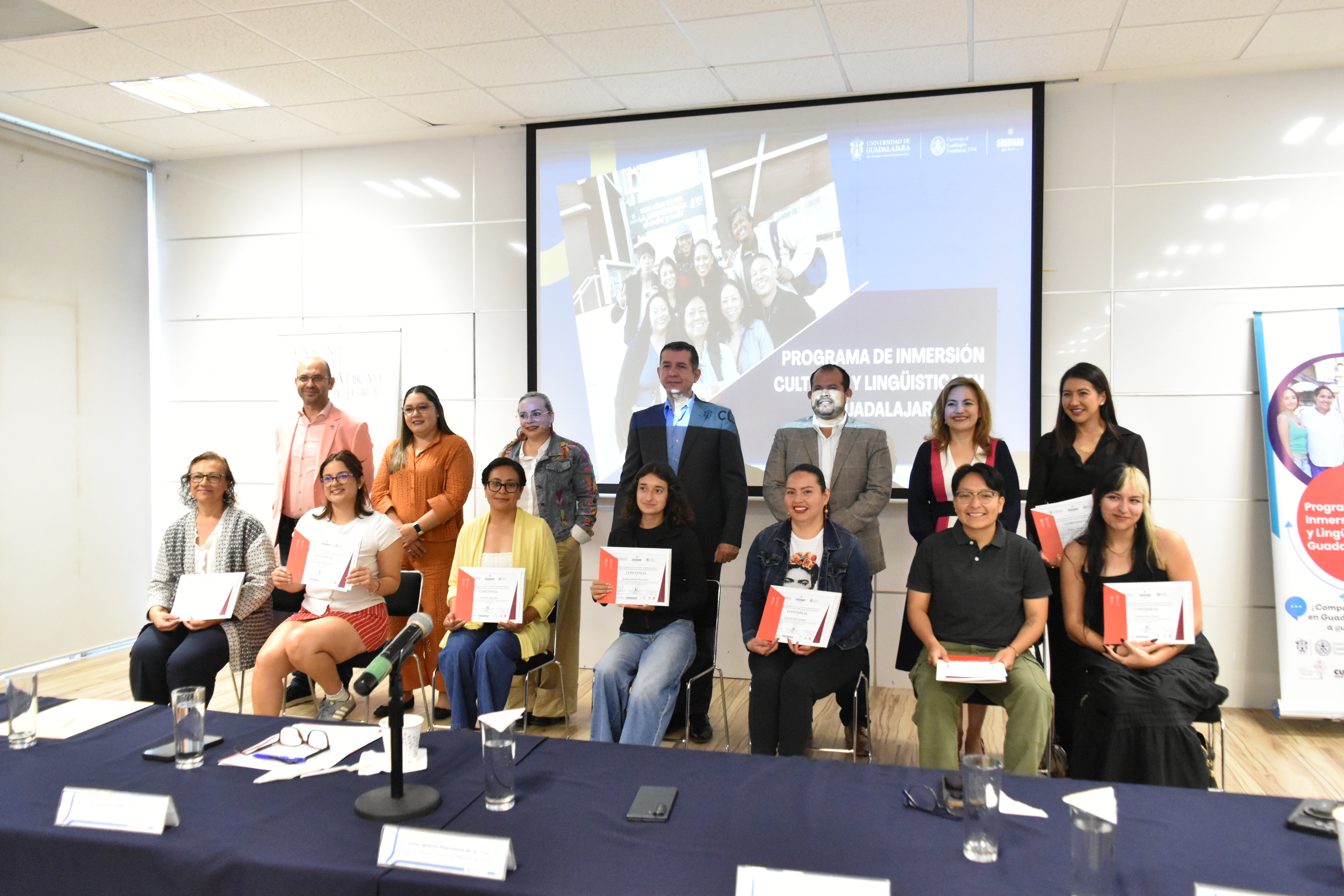 Estudiantes y profesores de Los Ángeles participan en programa de inmersión lingüística y cultural