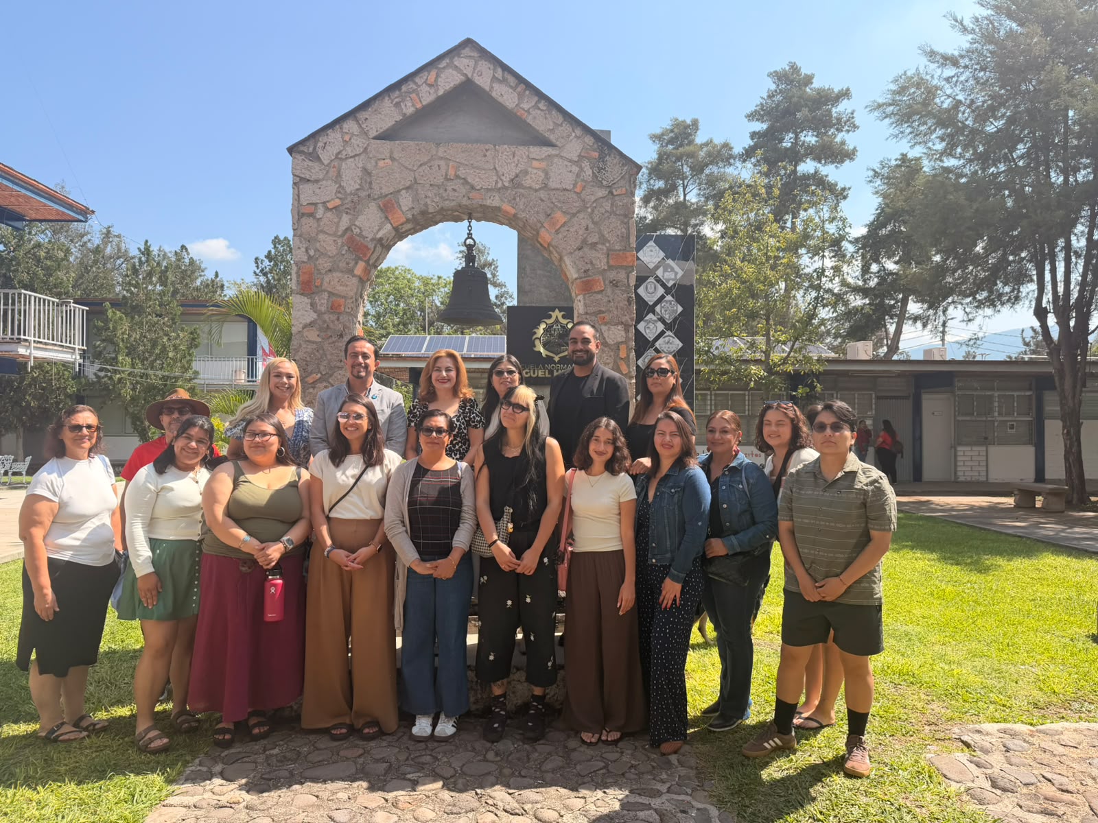 Estudiantes y profesores de Los Ángeles participan en programa de inmersión lingüística y cultural