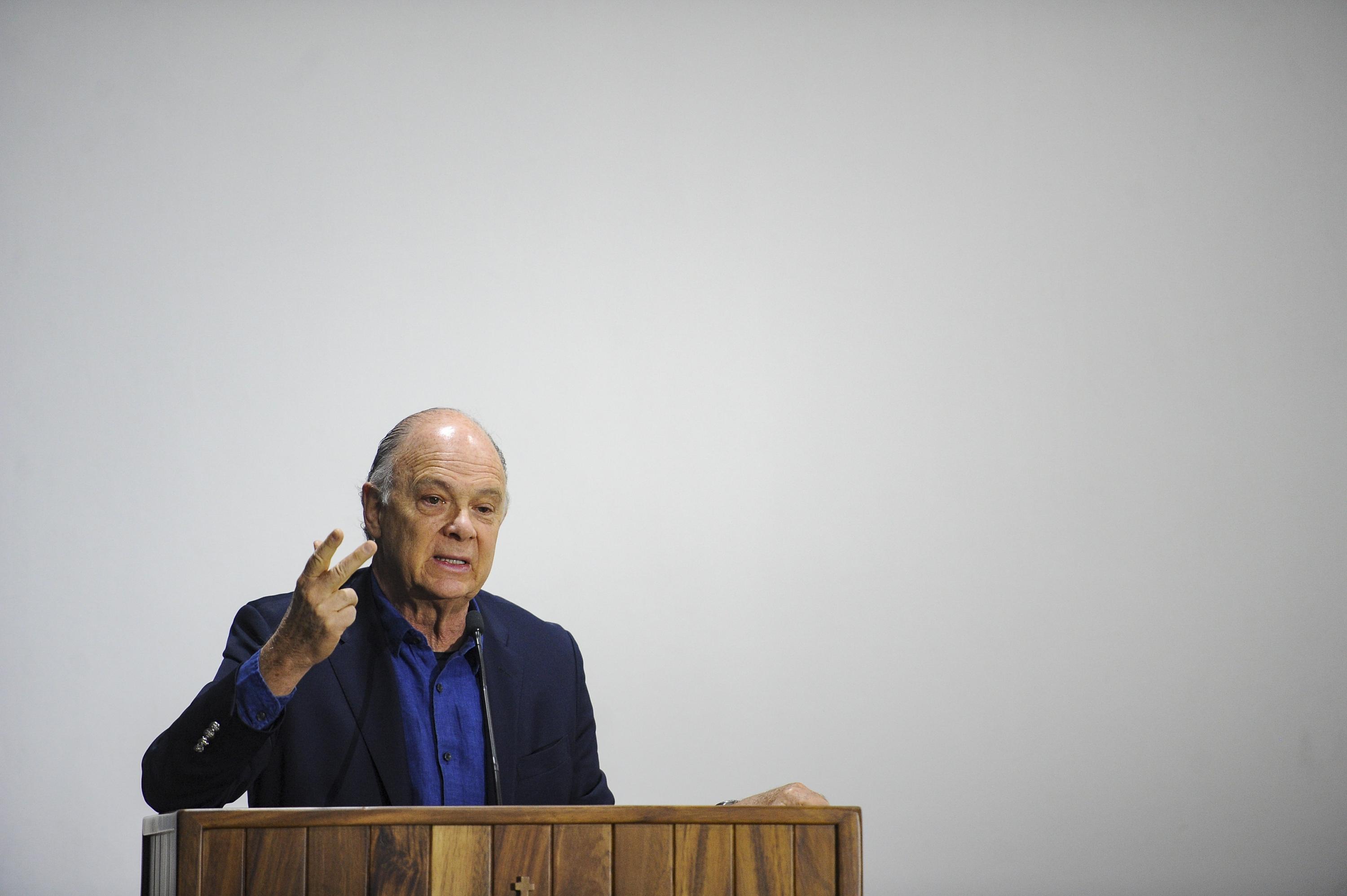 Charla con el historiador Enrique Krauze