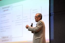 En el marco de “Moodle Moot México 2015”, conferencia magistral “Estudio latinoamericano de uso y desarrollo de plataformas”, que impartirá el Manuel Moreno Castañeda, Rector del Sistema de Universidad Virtual de la UdeG.