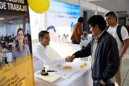 Feria de empleo en CUCEI 