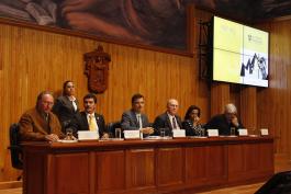 Inauguración del Coloquio Internacional Mathias Goeritz a 100 años.  Presiden Tonatiuh Bravo Padilla  Rector General de la U de G. maestro Ernesto Flores Gallo, Rector del CUAAD; Enrique Carbajal, escultor mexicano –mejor conocido como Sebastián–; Daniel Goeritz Rodríguez, hijo del arquitecto Mathias Goeritz.