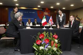 Firma del Consorcio de la Cátedra Itinerante MX-UK. Organiza CGCI.