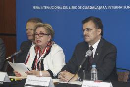 Firma del Consorcio de la Cátedra Itinerante MX-UK. Organiza CGCI.