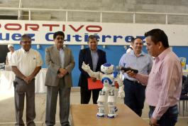 Utilizan Robot para enseñar estudiantes en CUCSUR