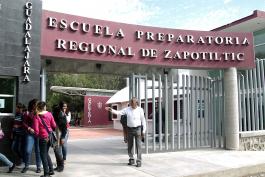 Entrega del pronunciamiento de nivel 1 de la Escuela Preparatoria Regional de Zapotiltic. Asiste el Rector General de la U de G, maestro Itzcóatl Tonatiuh Bravo Padilla.