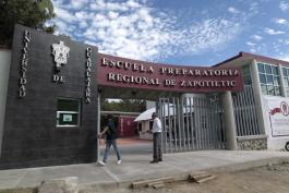 Entrega del pronunciamiento de nivel 1 de la Escuela Preparatoria Regional de Zapotiltic. Asiste el Rector General de la U de G, maestro Itzcóatl Tonatiuh Bravo Padilla.