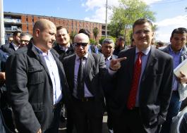 Recorrido comercios en los alrededores del CUCSH. Acude el Rector General, maestro Itzcóatl Tonatiuh Bravo Padilla y el presidente municipal de Guadalajara Enrique Alfaro