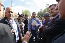 Recorrido comercios en los alrededores del CUCSH. Acude el Rector General, maestro Itzcóatl Tonatiuh Bravo Padilla y el presidente municipal de Guadalajara Enrique Alfaro