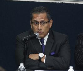 V Semana del Administrador Gubernamental, “Democracia y sociedad participativa. Retos de la nueva gestión”,presiden el magistrado Luis Carlos Vega Pámanes, presidente del Supremo Tribunal de Justicia de Jalisco; licenciado Jesús Eduardo Almaguer Ramírez, Fiscal General del estado; maestro Salvador Caro Cabrera, titular de  la Comisaría de la Policía Preventiva Municipal de Guadalajara.