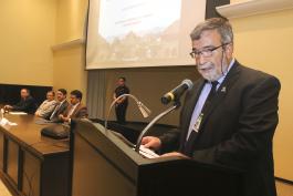 conferencia “Investigación en ingeniería sísmica”. impartida por el doctor Eduardo Miranda Mijares