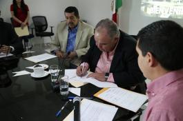 El Comité Intersectorial para la Prevención de Acoso Escolar en Ameca, firma acuerdo de colaboración.
