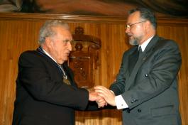 Entrega de Dr Honoris Causa a Julio Scherer por parte de la Universidad de Guadalajara el 28 de Noviembre del 2005
