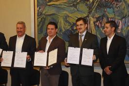 Entrega de reconocimientos a las diez mejores instituciones de educación superior públicas y privadas de la Universiada Nacional 2015 y Firma de la convocatoria de la Universiada 2016 en la UdeG. 