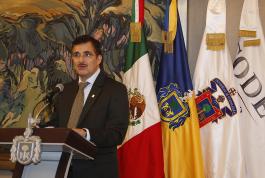 Entrega de reconocimientos a las diez mejores instituciones de educación superior públicas y privadas de la Universiada Nacional 2015 y Firma de la convocatoria de la Universiada 2016 en la UdeG. 