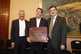 Entrega de reconocimientos a las diez mejores instituciones de educación superior públicas y privadas de la Universiada Nacional 2015 y Firma de la convocatoria de la Universiada 2016 en la UdeG. 
