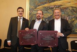 Entrega de reconocimientos a las diez mejores instituciones de educación superior públicas y privadas de la Universiada Nacional 2015 y Firma de la convocatoria de la Universiada 2016 en la UdeG. 