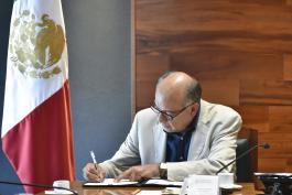 Firma de convenio sobre el diseño curricular sobre la maestra en estudios cinematográficos. 