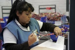 Autoridades de la UdeG y del gobierno de Jalisco visitaron compañías beneficiadas por Pixus, empresa universitaria autosustentable