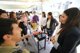 Inauguración de la exposición de proyectos bioquímicos