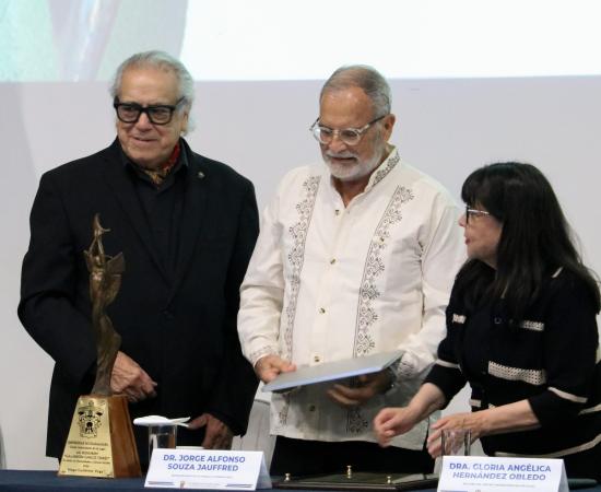 Entrega CULagos galardón “Carlos Terrés” póstumo a Hugo Gutiérrez Vega