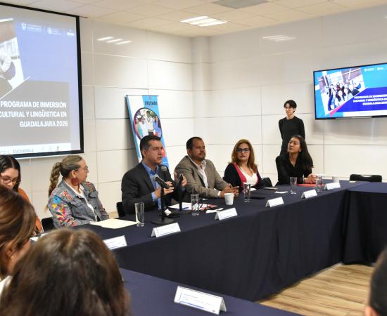 Estudiantes y profesores de Los Ángeles participan en programa de inmersión lingüística y cultural
