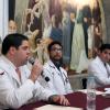 Trabajan bajo protesta los médicos residentes y médicos internos de perorado, por el incumplimiento de la entrega de uniformes desde el 2014 por parte de la Secretaría de Salud.