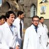 Trabajan bajo protesta los médicos residentes y médicos internos de perorado, por el incumplimiento de la entrega de uniformes desde el 2014 por parte de la Secretaría de Salud.