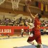 Presentación de los equipos femenil y varonil Leones Negros de baloncesto, temporada 2015-2016. En el evento se hará tributo a dos grandes hombres del baloncesto de los Leones Negros de la época de Oro: Alejandro “Cachis” Medina Velasco y Luis Fernando “Chino Wong Soto. También están invitados jugadores que han dado pasión, amor, garra e historia al baloncesto de la UDG. Presentación del uniforme que ambos equipos utilizarán de local y visitante.