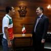 El triatleta José Abraham Estrada se reúne con el Rector General